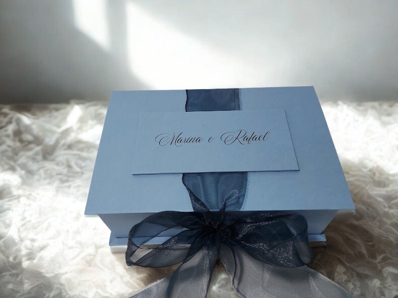 Caixa cartonada com laço de organza — Alana e Rafael · MD Conviteria